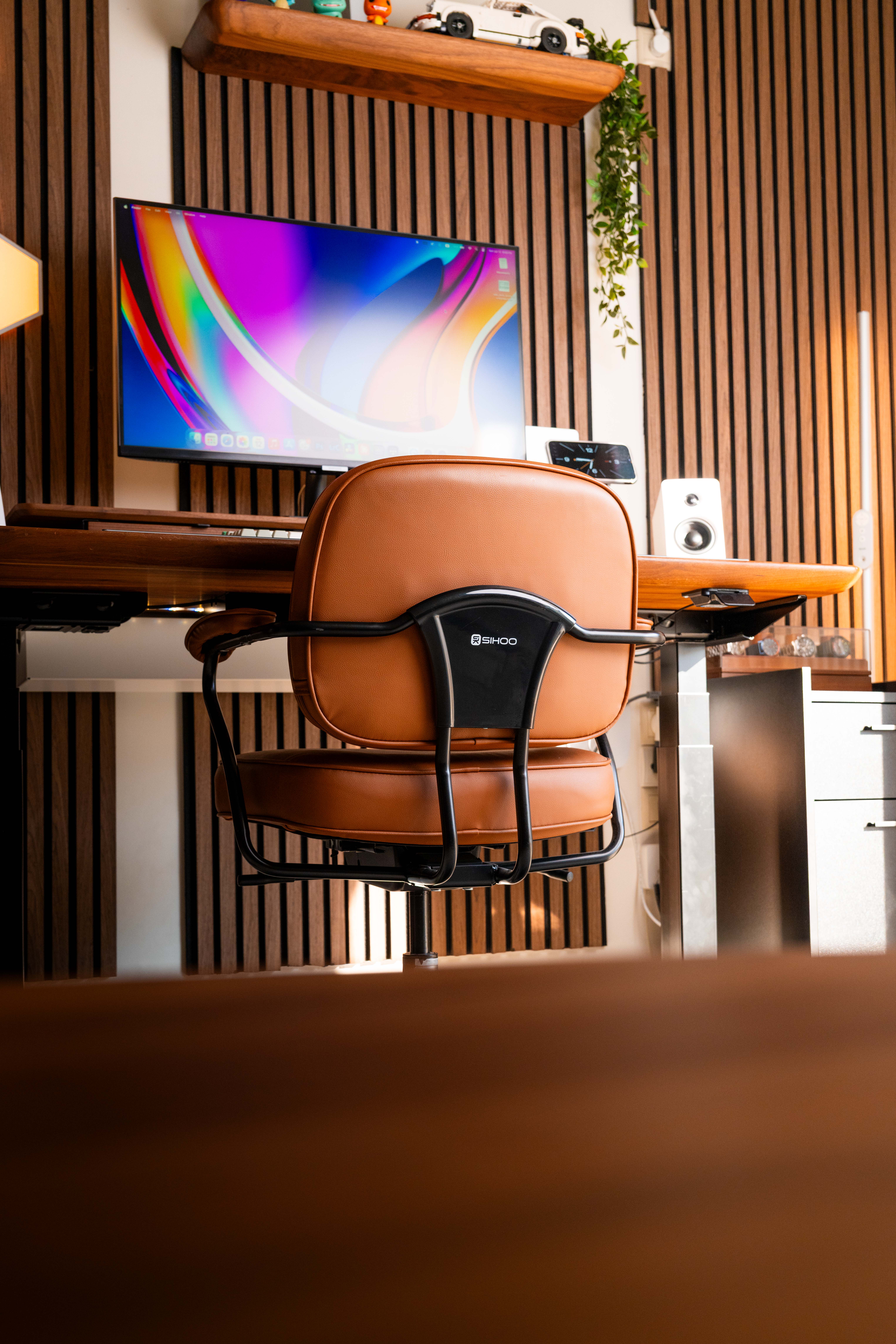 Sihoo L3 — leather, mid-century