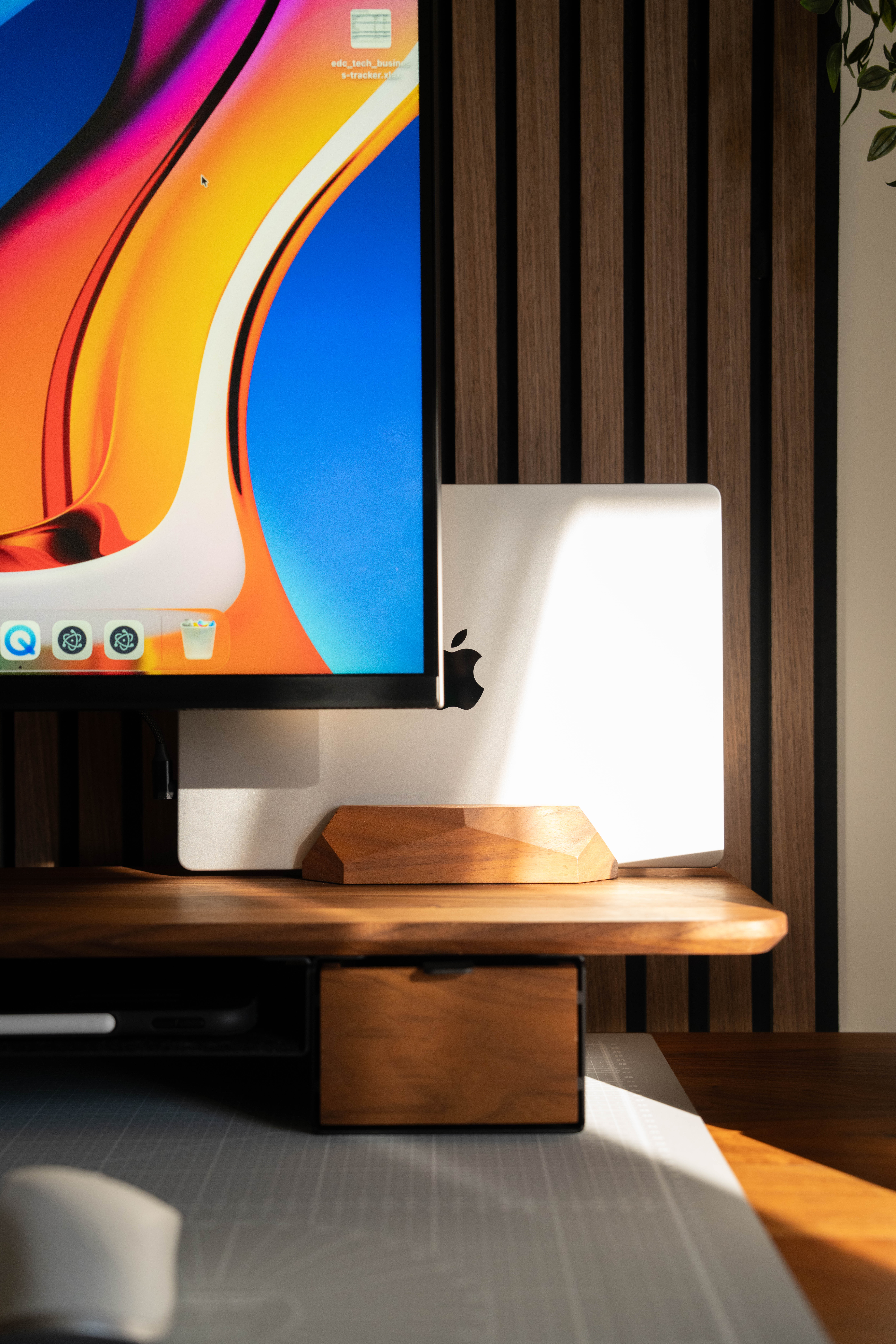 Oakywood dual vertical stand